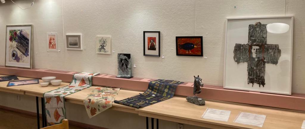 Några av vinsterna i årets konstlotteri
